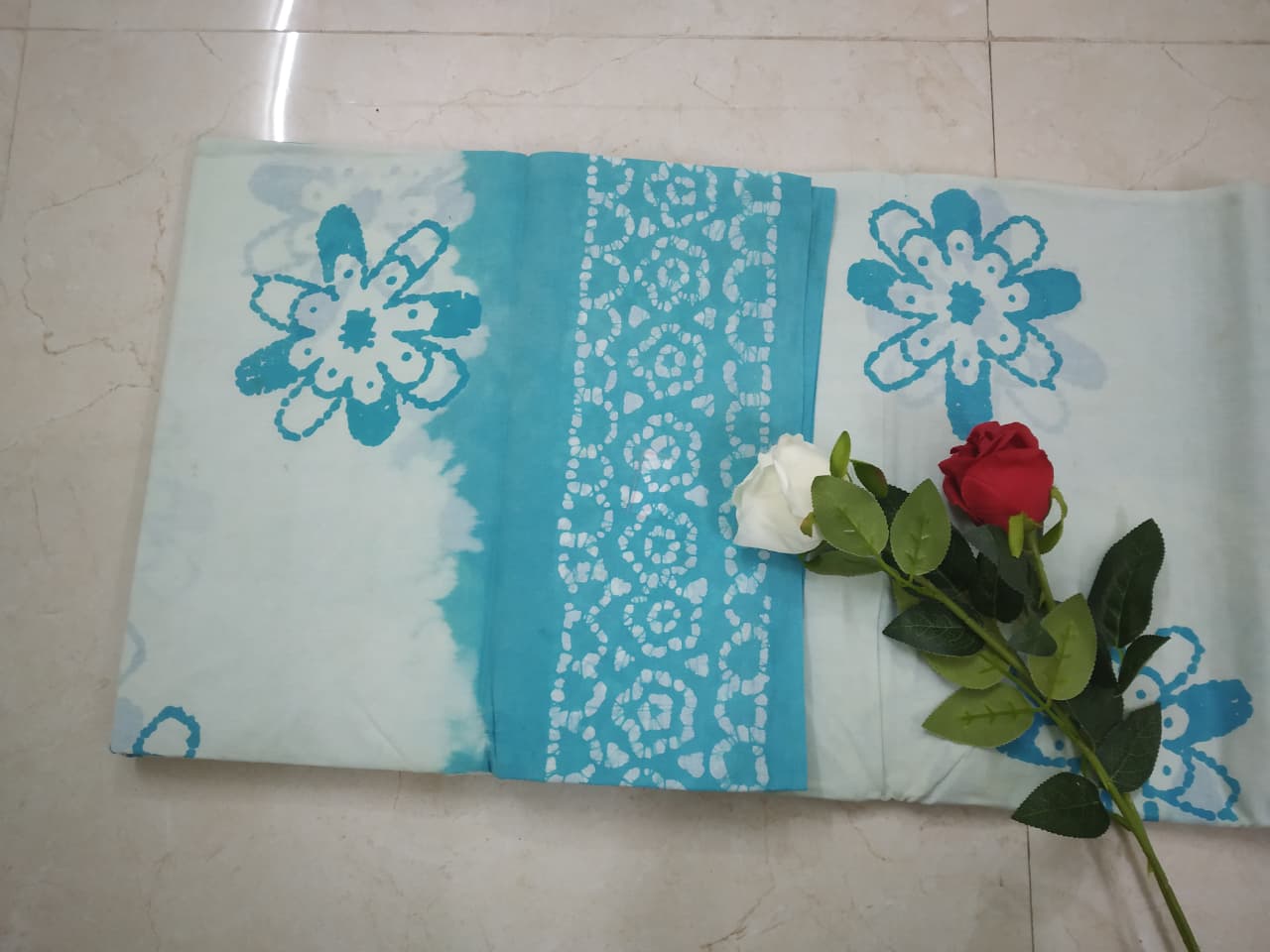 Prabanja Contrast Flower Printed Sungudi Cotton Saree - Image 2